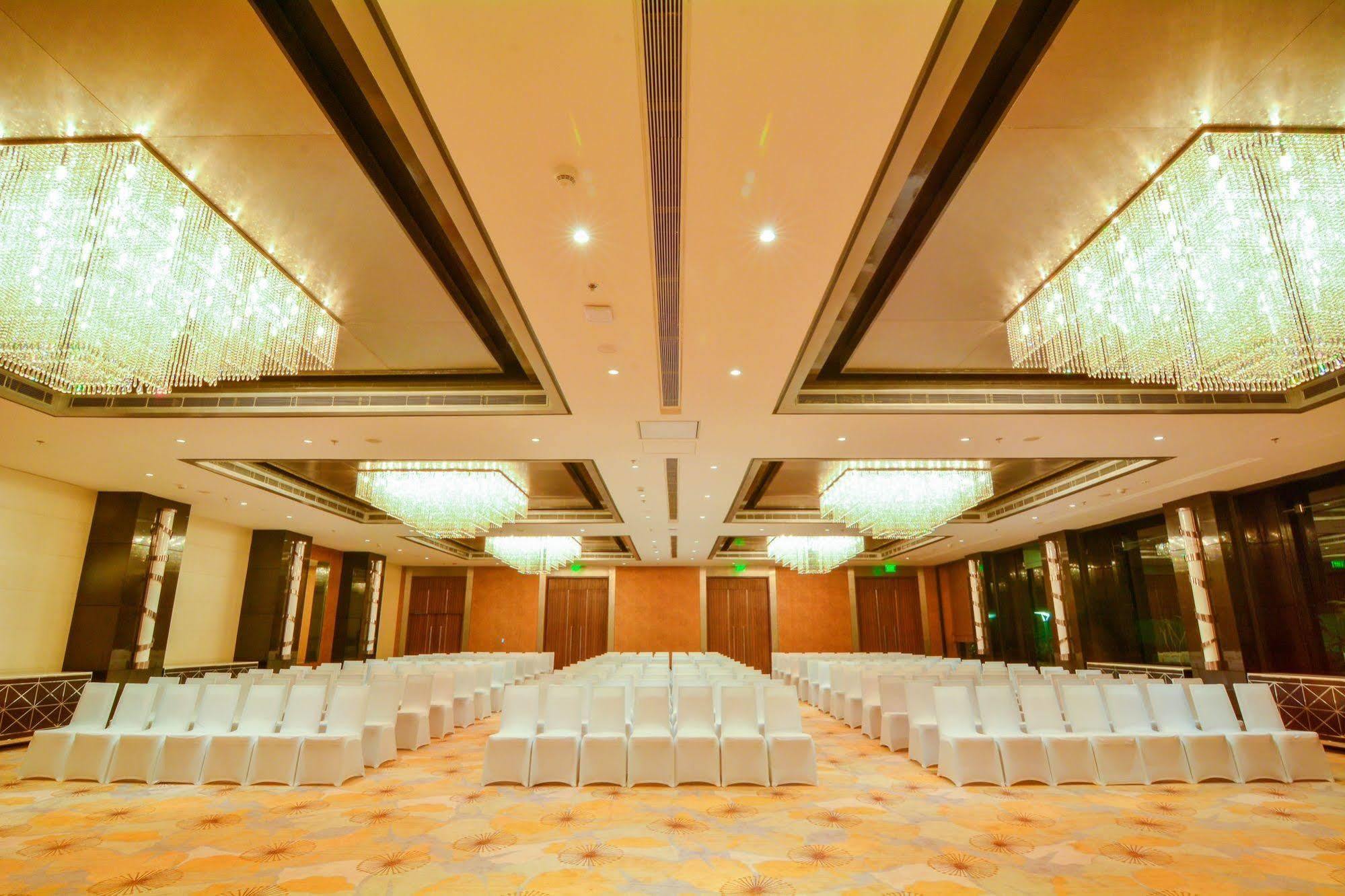 Courtyard By Marriott Bilaspur Екстериор снимка
